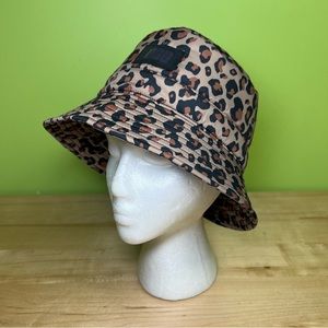 UGG leopard print bucket hat in great condition